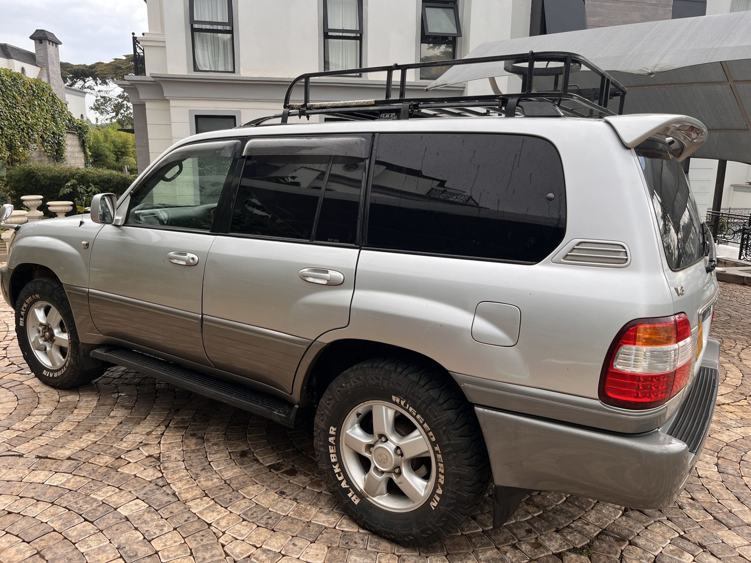 
								Toyota Land Cruiser 2005 full									