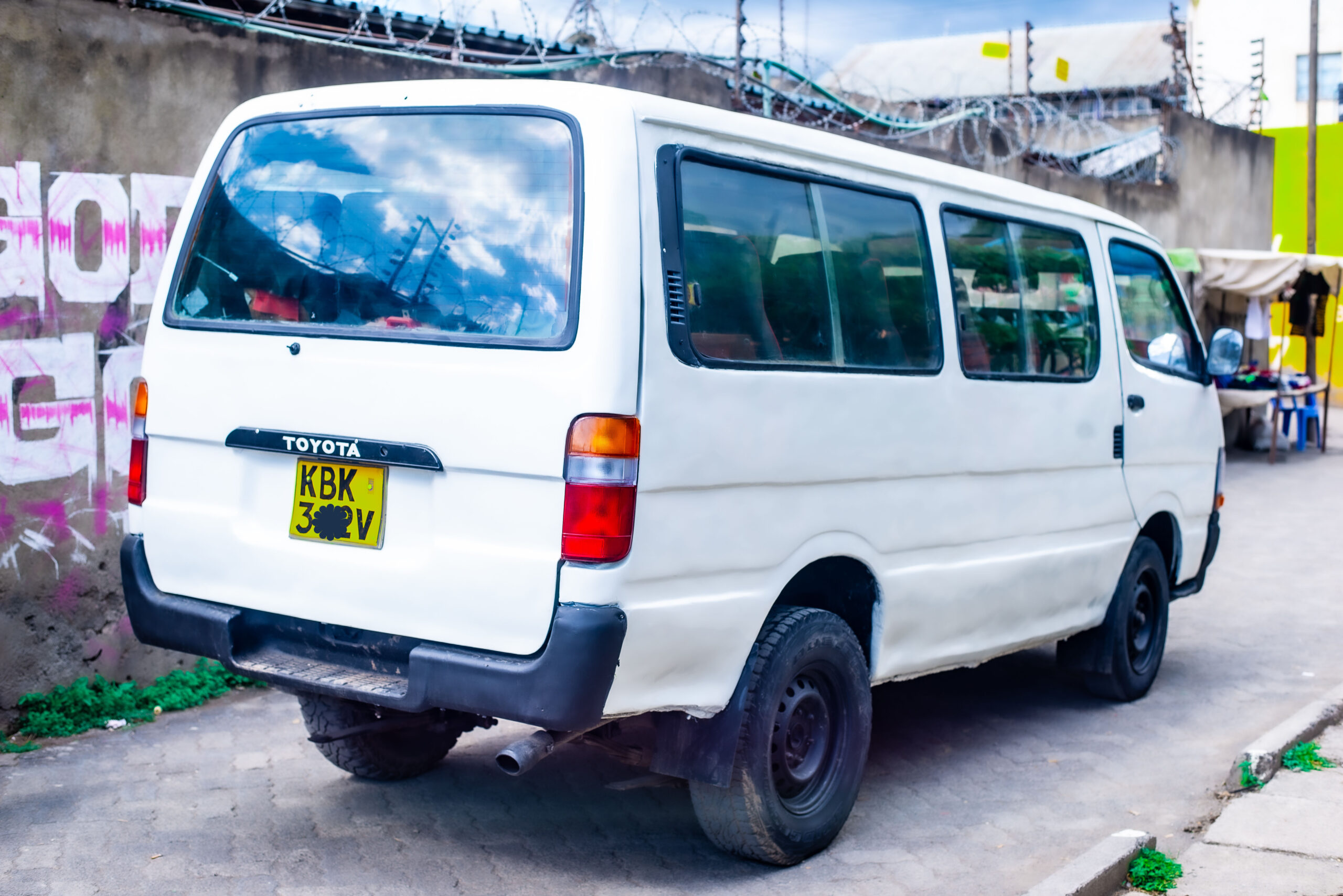 
								Toyota Hiace 2002 full									