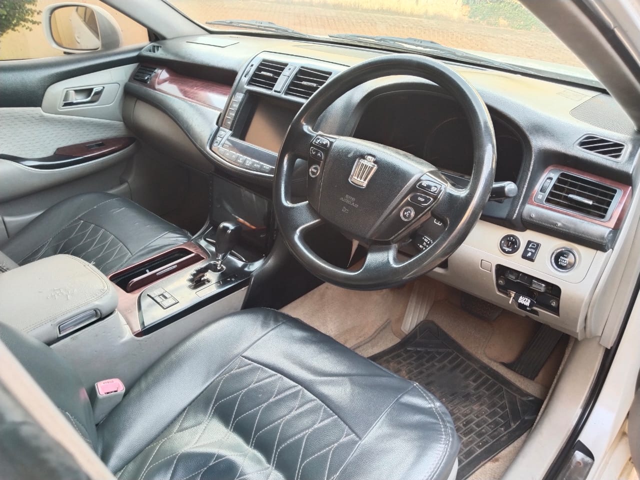 
								Toyota Crown 2008 full									