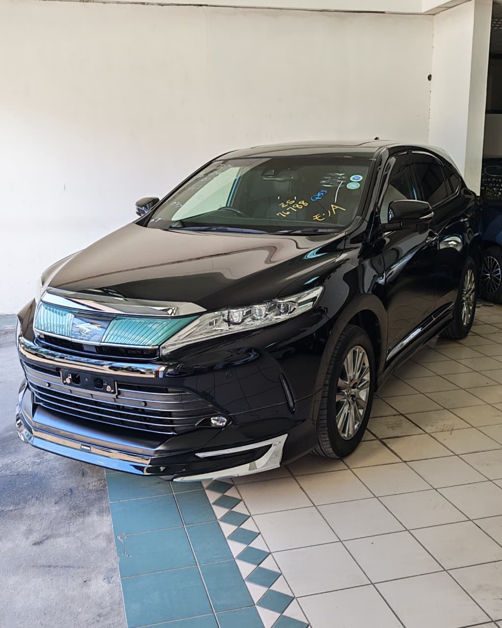 
								Toyota Harrier 2019 full									