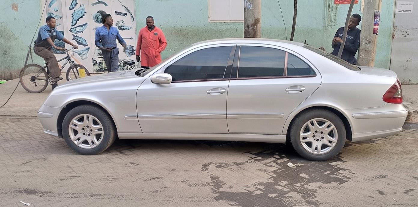 
								Mercedes-Benz E-Class 2006 full									